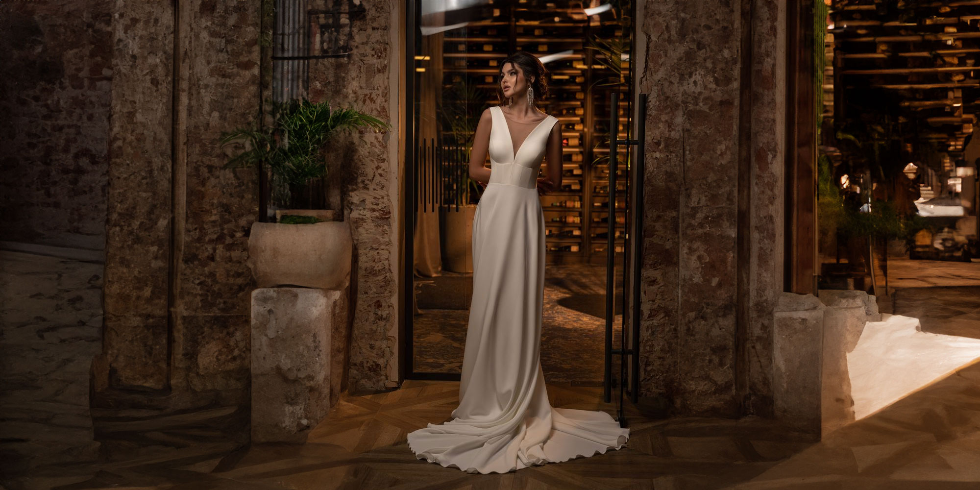 Stunning V Bust Wedding Dresses - Mont Elisa