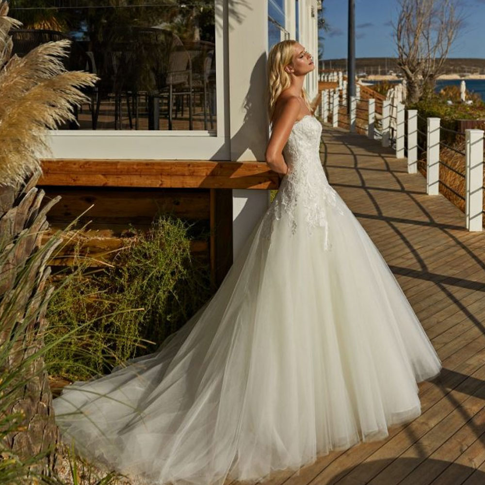 3 Airy wedding dresses for island-Mont Elisa
